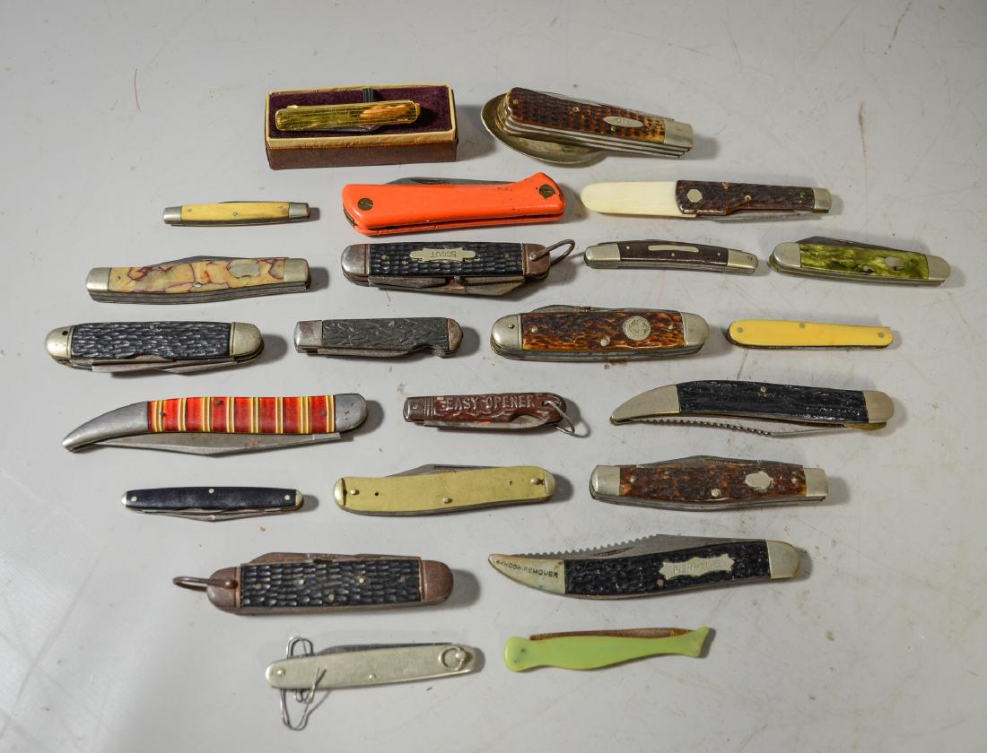 23 Pieces mostly pen knives, horn handle, plastic, (1 of 1)