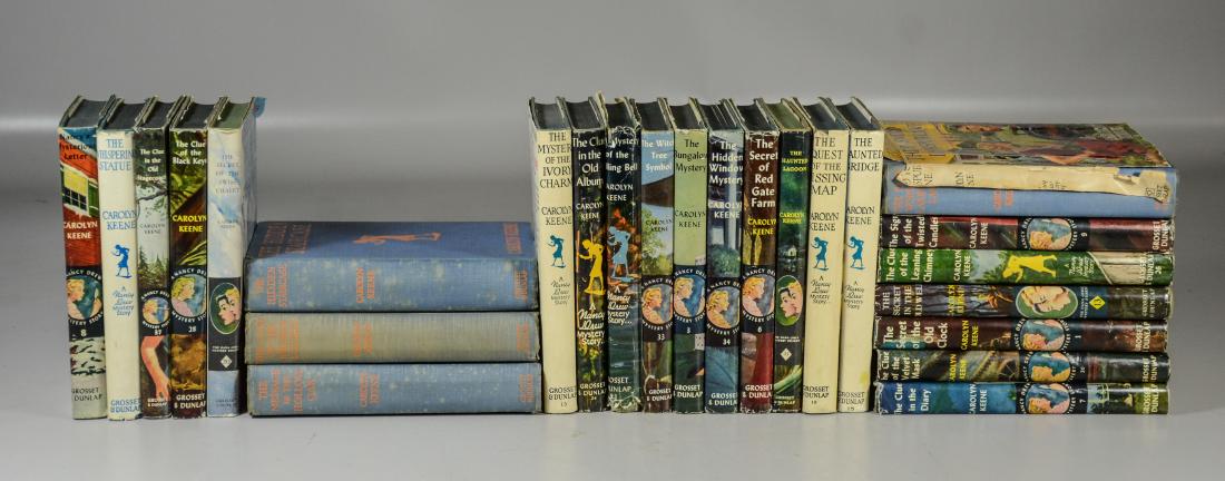 25 Nancy Drew books by Carolyn Keene, 3 without dust (1 of 4)
