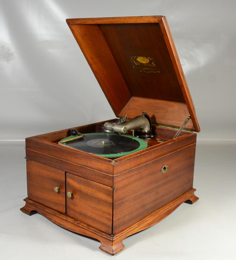 Victor Victrola Talking Machine, mahogany case (1 of 5)