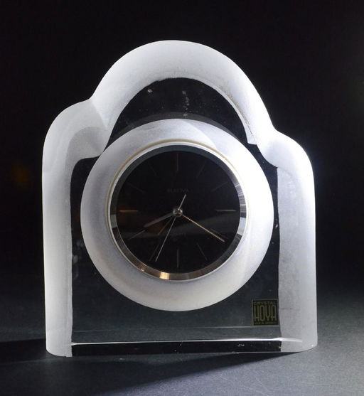Hoya Crystal Clock By Bulova Quartz Frosted And Clear Nov 21 17 William Bunch Auctions Appraisals In Pa