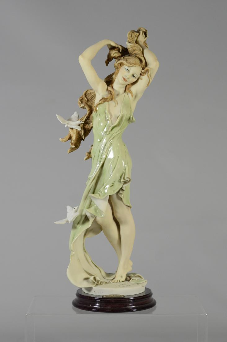 Giuseppe Armani figurine "Aurora Girl with Doves", im (1 of 6)