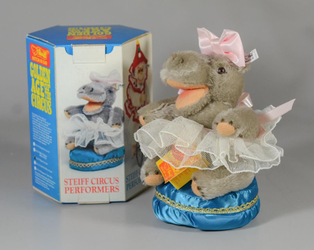 2 Steiff plush toys, Hippo Fat Lady 0146/19 Bunny Pu: 2 Steiff plush toys, Hippo Fat Lady 0146/19 Bunny Puppet 3480/42 1 Dakin Both Steiff retain original ear tags & buttons and will be delivered with the original boxes Dakin puppet is in good condition