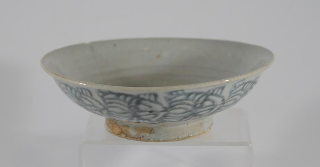 Song-Ming Dynasty grey glazed small bowl (1 of 4)