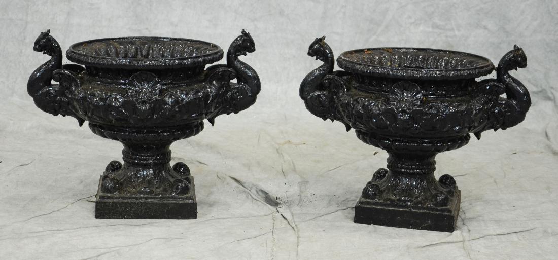 Pr cast iron planters with dragon handles (1 of 1)