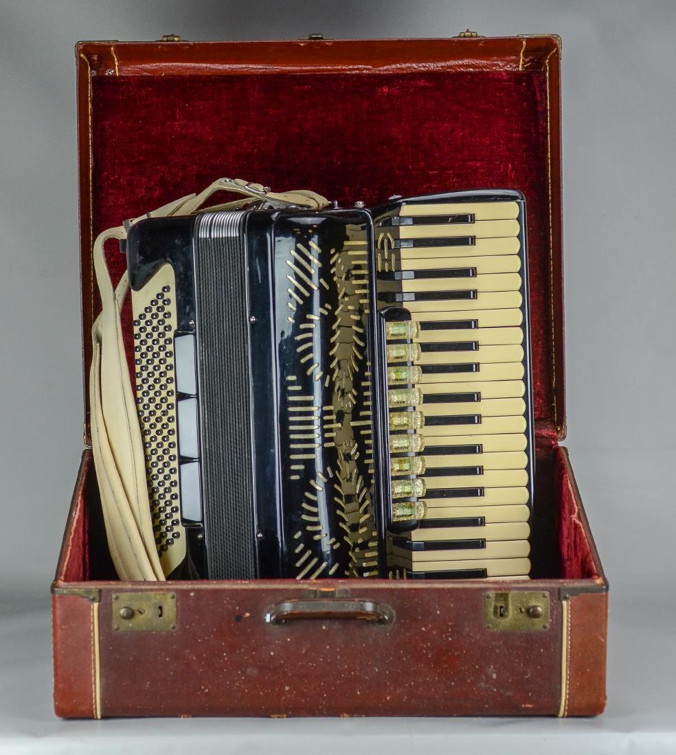 Giulietti accordion, model F23: Giulietti accordion, model F23, 41 treble keys, 9 treble switches, 120 bass buttons, appears to be in working condition, with original case