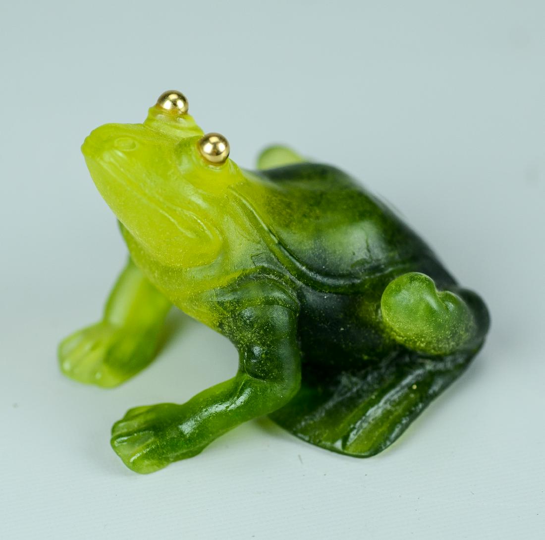 Daum crystal green frog figurine (1 of 3)