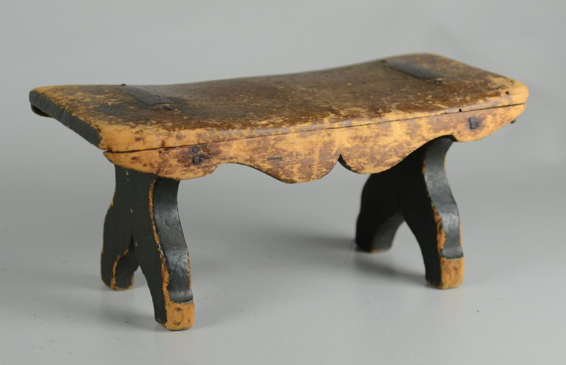 Green painted stool with heart-shaped aprons (1 of 3)