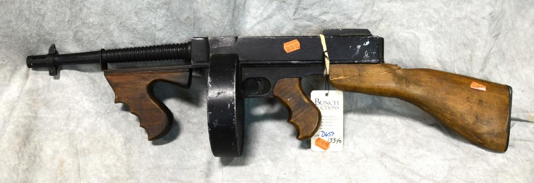 Non-functioning Arcade Machine Gun, Loved by Al: Non-functioning Arcade Machine Gun, Loved by Al Capone & Machine Gun Kelly, this G Man replica is VERY heavy and no FFL license required. NON SHOOTING REPLICA c1940