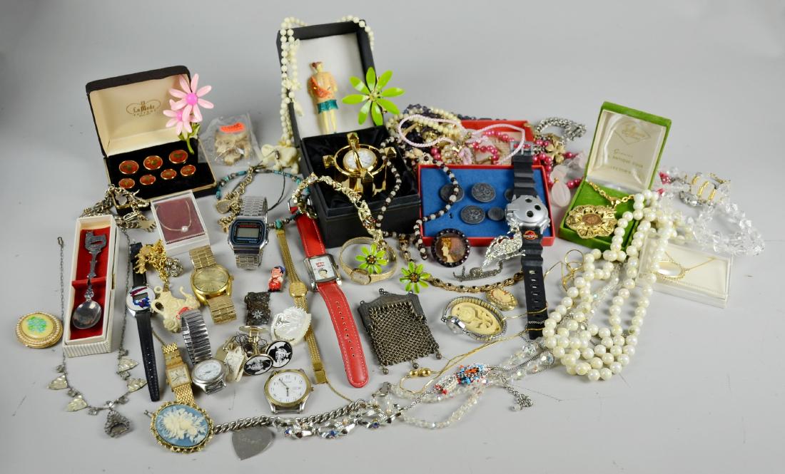 Lot of costume jewelry (1 of 1)