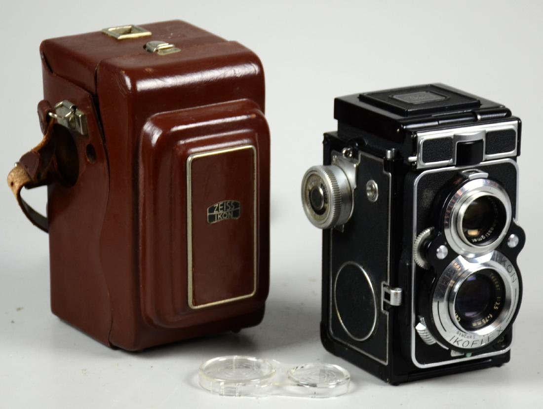 Zeiss Ikon Ikoflex Favorit 887/16: Zeiss Ikon Ikonflex Favorit 887/16 TLR 1:3.5 f=75mm with leather case and lens cap. 6-1/4"x4-3/4"x3-1/2"