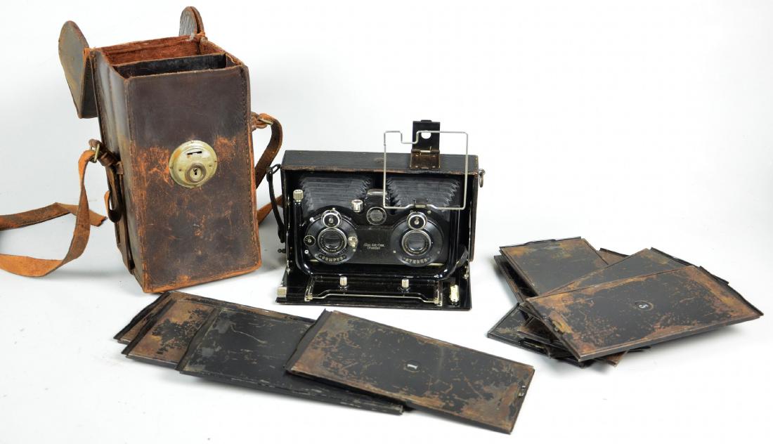 Zeiss Ikon Compur Stereo Ica Dresden Stereo Camera: Zeiss Ikon Compur Stereo Ica Dresden Stereo folding plate camera with original leather case and 10 film plate holders. In good general condition, shutter fires and bellows are intact; small break in l