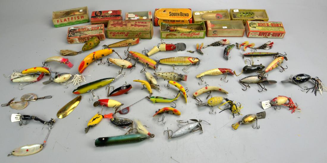 (40+) Lure Grouping: Lot of (40+) fishing lures and plugs, some still in the box