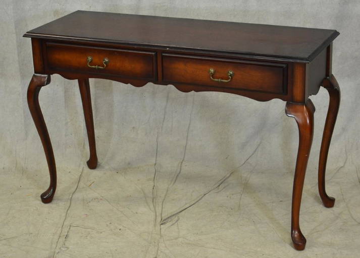 Cherry finished Queen Anne style console table with two Apr 09, 2019