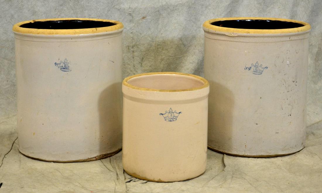(3) Robinson Ransbottom Stoneware Crocks: (3) Robinson Ransbottom Stoneware crocks, c/o (2) 10-gallon, 17" h x 14-1/2" dia, and (1) 3-gallon, 11-1/4/" h x 10-3/4" dia, some chips to rims of larger crocks