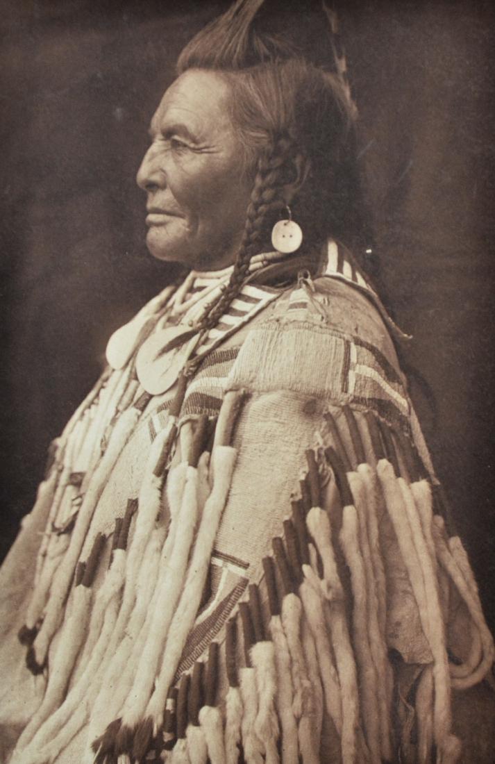Edward Curtis Photogravure "Shot in the Hand -: Edward Curtis (American, 1868-1952), photogravure "Shot in the Hand-Apsaroke" from original photograph by Edward Sheriff Curtis 1908, printed by John Andrew and Son, 15 3/4" x 10 3/4" image, sheet siz