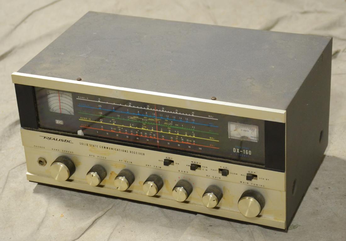 Realistic DX-160 Receiver: Realistic DX-160 5 Band Solid State Communications Receiver (14-1/4" x 8-3/4" x 7" h), Turns On, No Warranty Intended