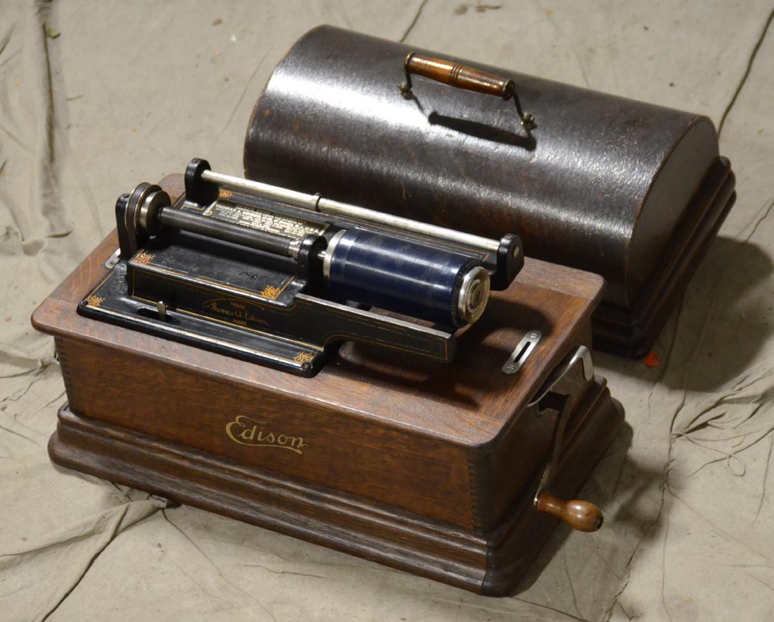 Edison Home Cylinder Phonograph in Oak Case: Edison Home 2-4 Minute Cylinder Phonograph in Oak Case Serial No 383469D, Patent Dates 1896, 1898, 1900, 1901, 1903, 1905 (Measures 16-3/4" l x 9-1/2" w x 12-1/4" h), (Runs, No Warranty Intended, Miss