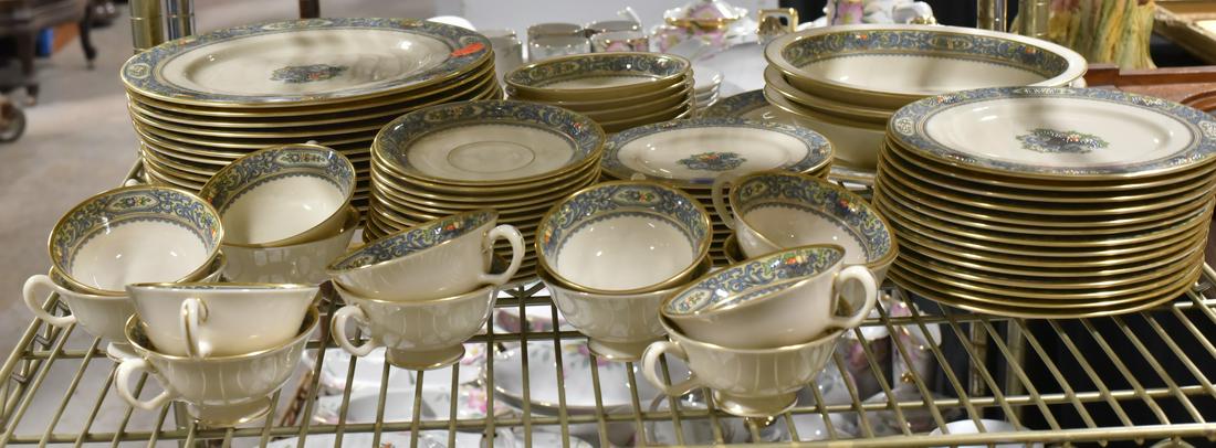 (78) Pcs Lenox Autumn Dinnerware: (78) Pcs Lenox dinnerware, Autumn pattern, c/o 14 dinner plates, 14 salad plates, 10 B&B plates, 8 fruit bowls, 14 teacups, 14 saucers, 3 oval serving bowls, oval platter