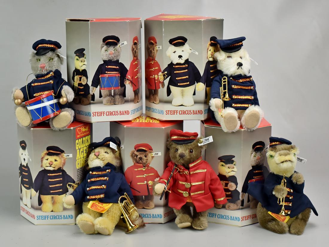 (5) Steiff Circus Band: (5) Steiff Circus Band, c/o Bear Bandmaster, Dog with trombone, Cat with drum, Lion with baritone horn, Crocodile with trumpet, 7" h, each with ear button & tag, original boxes