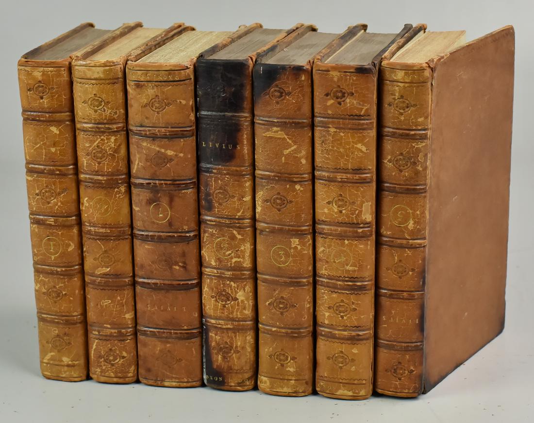 Livy, " historiarum", 1800: Livy, " historiarum quae supersunt" (Oxford, Clarendon Press 1800); contemporary blind-decorated calf; 7 vols; Arnold Drakenborch's recension of Livy's most important work, the " history of Rome". Low