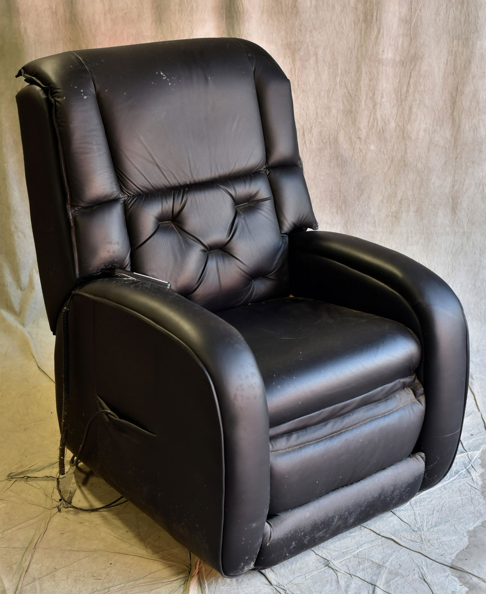 Berkline upholstered lounge chair (1 of 1)