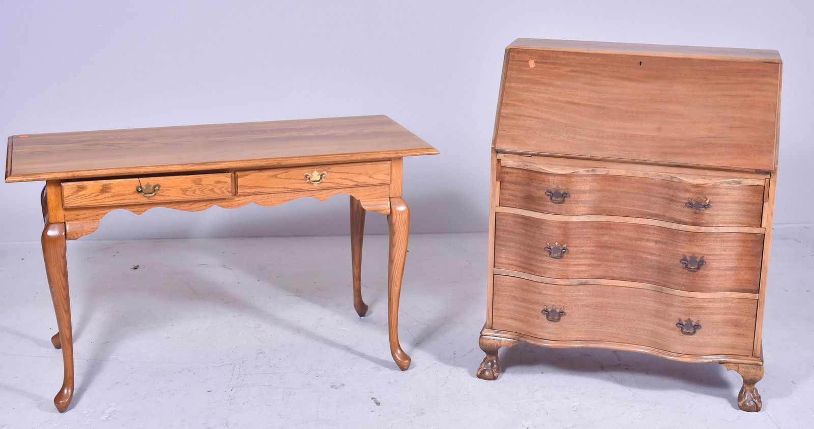 Broyhill Walnut Finished Console Mahogany Gw Desk Sep 10 2019