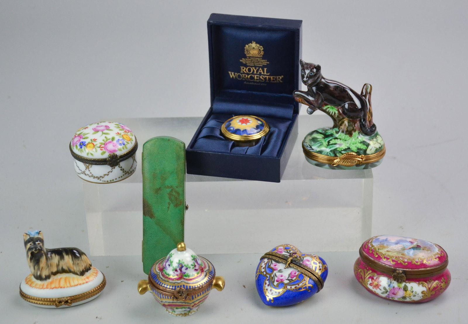 (8) Dresser Trinket Boxes: (8) Dresser trinket boxes, including Limoges porcelain, Royal Worcester, leather with mirror interior, tallest 3"