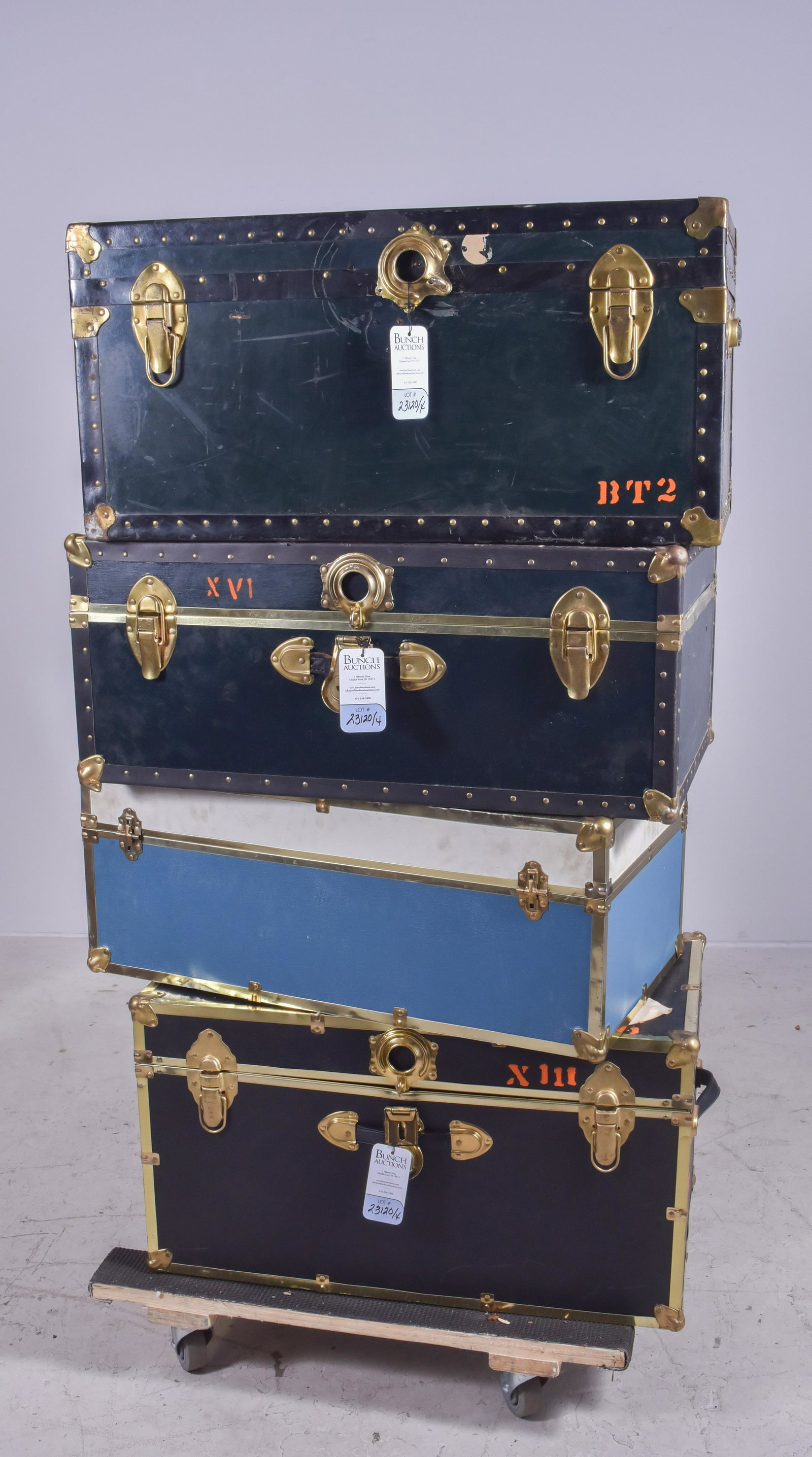 (4) Storage trunks, metal strapping: (4) Storage trunks, metal strapping, 30" w x 15-1/2" d, some with damaged locks