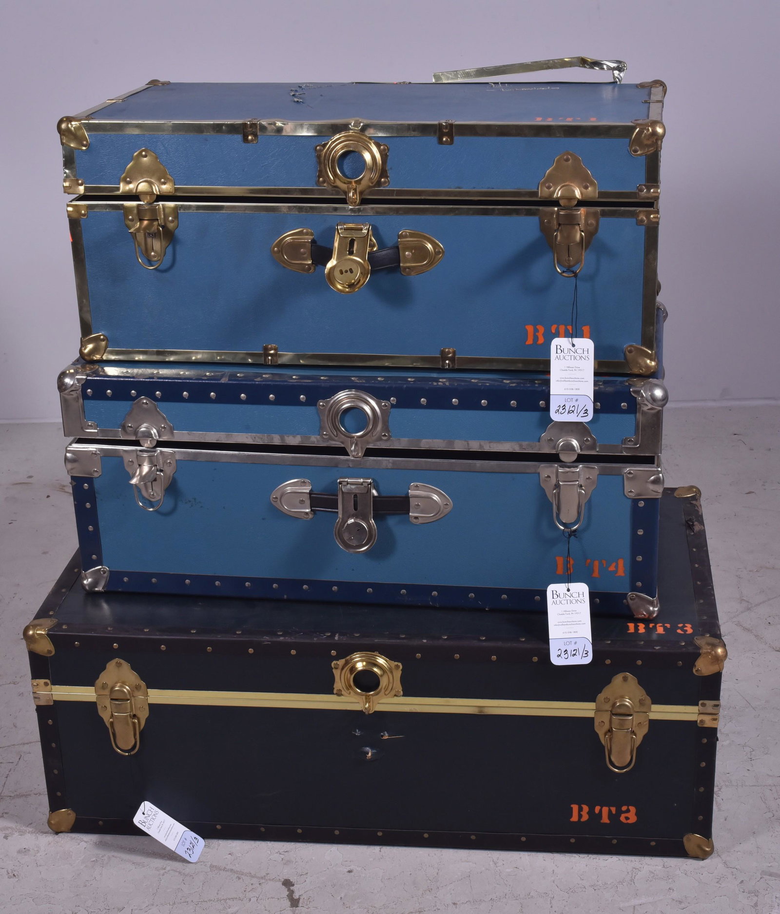 (3) Storage trunks: (3) Storage trunks, metal strapping, 30" w x 15-1/2" d, some with damaged locks