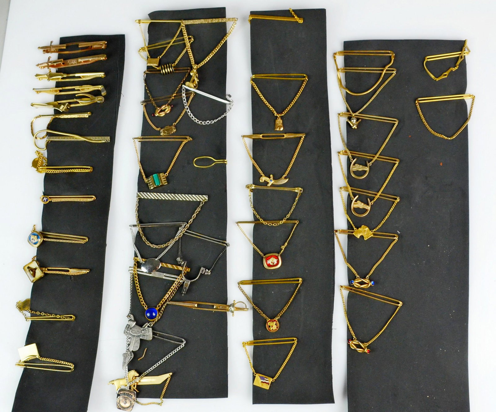 (40+) Lot of Tie Clips: (40+) Lot of Tie Clips Including Swank, Gold Filled, Horses, Gold Club, Swords, Tools, Telephone, World's Fair, Spur, Horse, Masonic