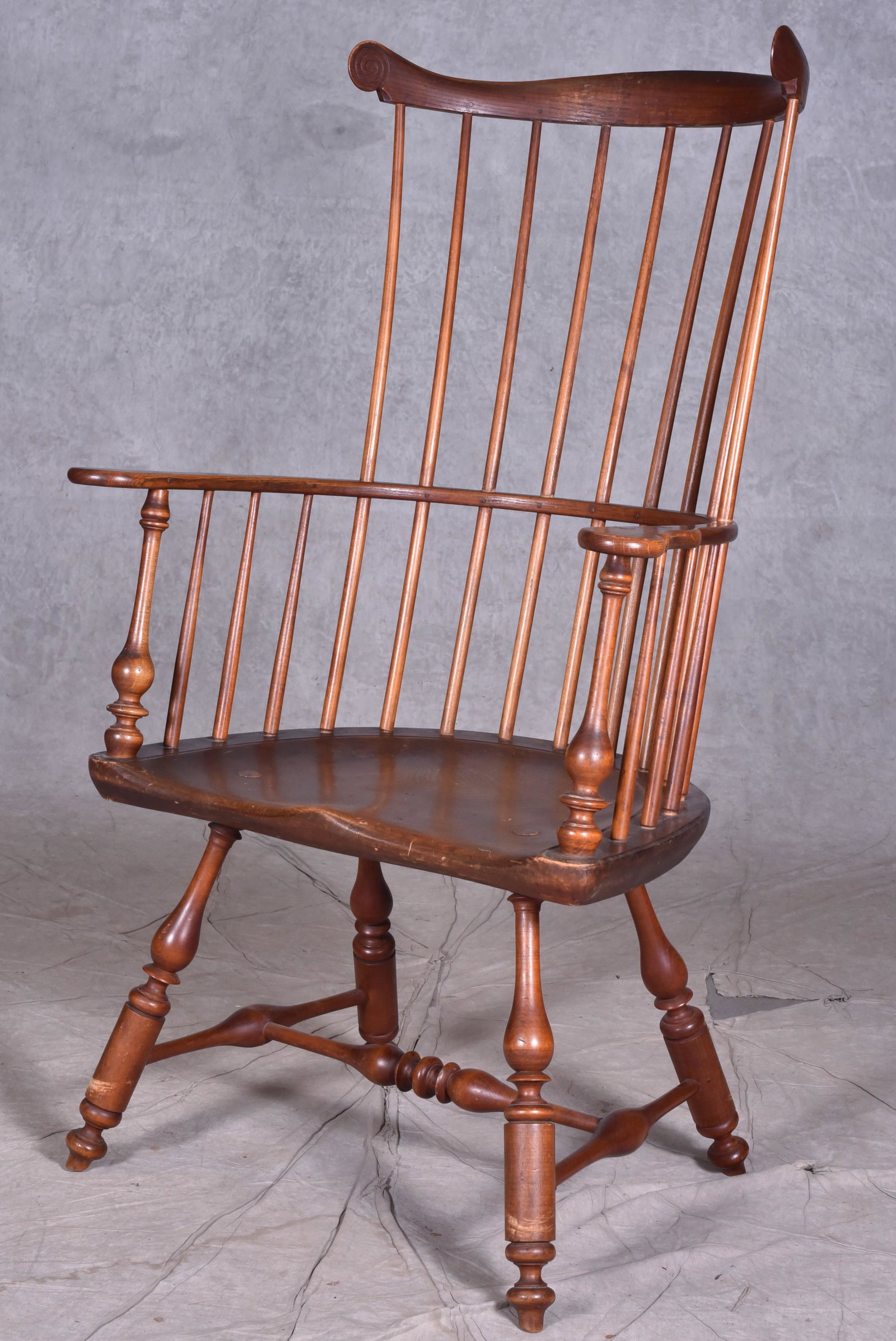 Philadelphia style comb back Windsor armchair: Philadelphia style comb back Windsor armchair with blunt arrow legs, benchmade, second half 20th c, 45" h, seat height 17" h