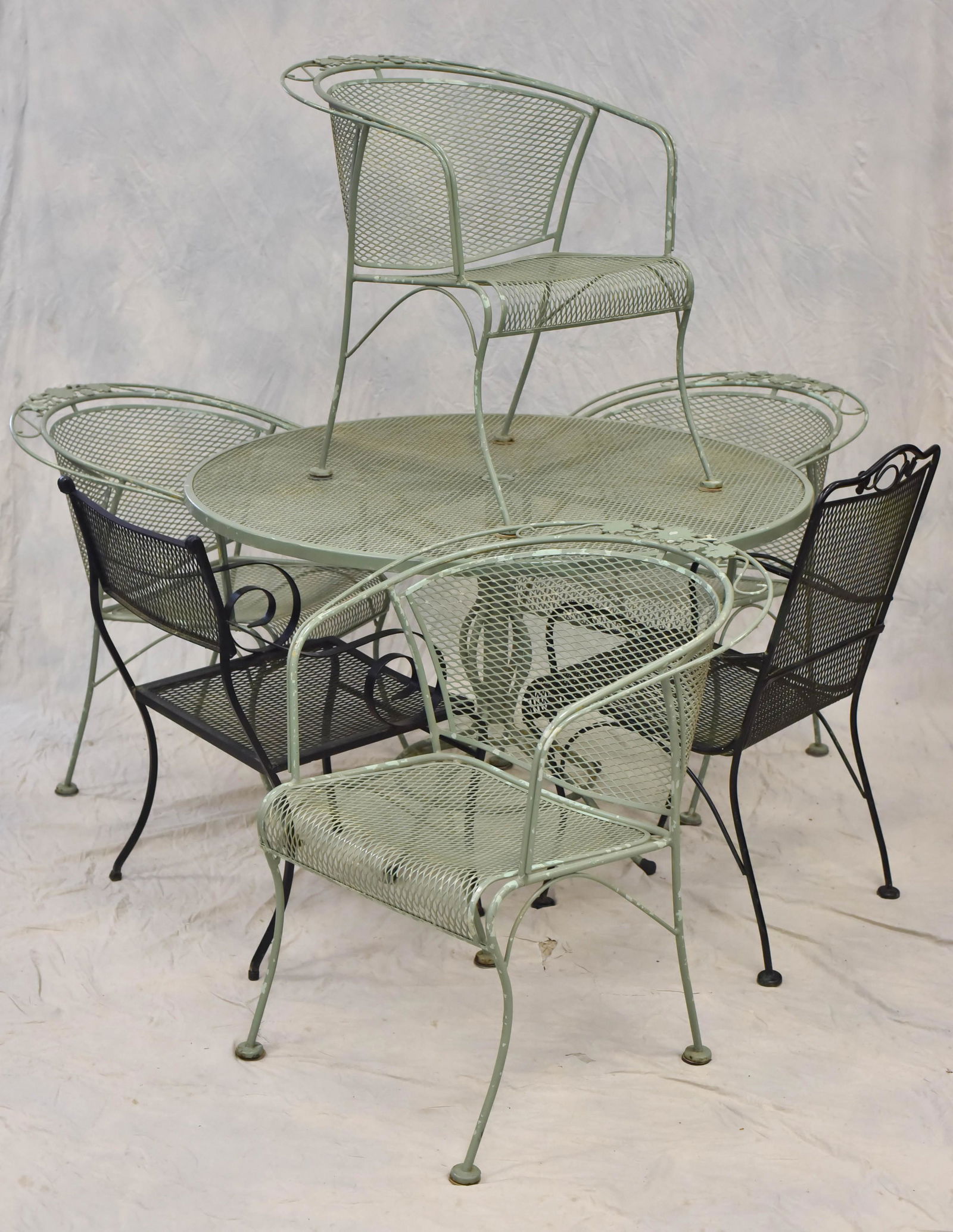 (5) pc Russell Woodard patio set: (5) pc Russell Woodard patio set, along with (2) black Woodard style armchairs, (4) Briarwood barrel dining chairs, patio set painted green, patio table 29" h x 47-3/4" diameter, paint flaking
