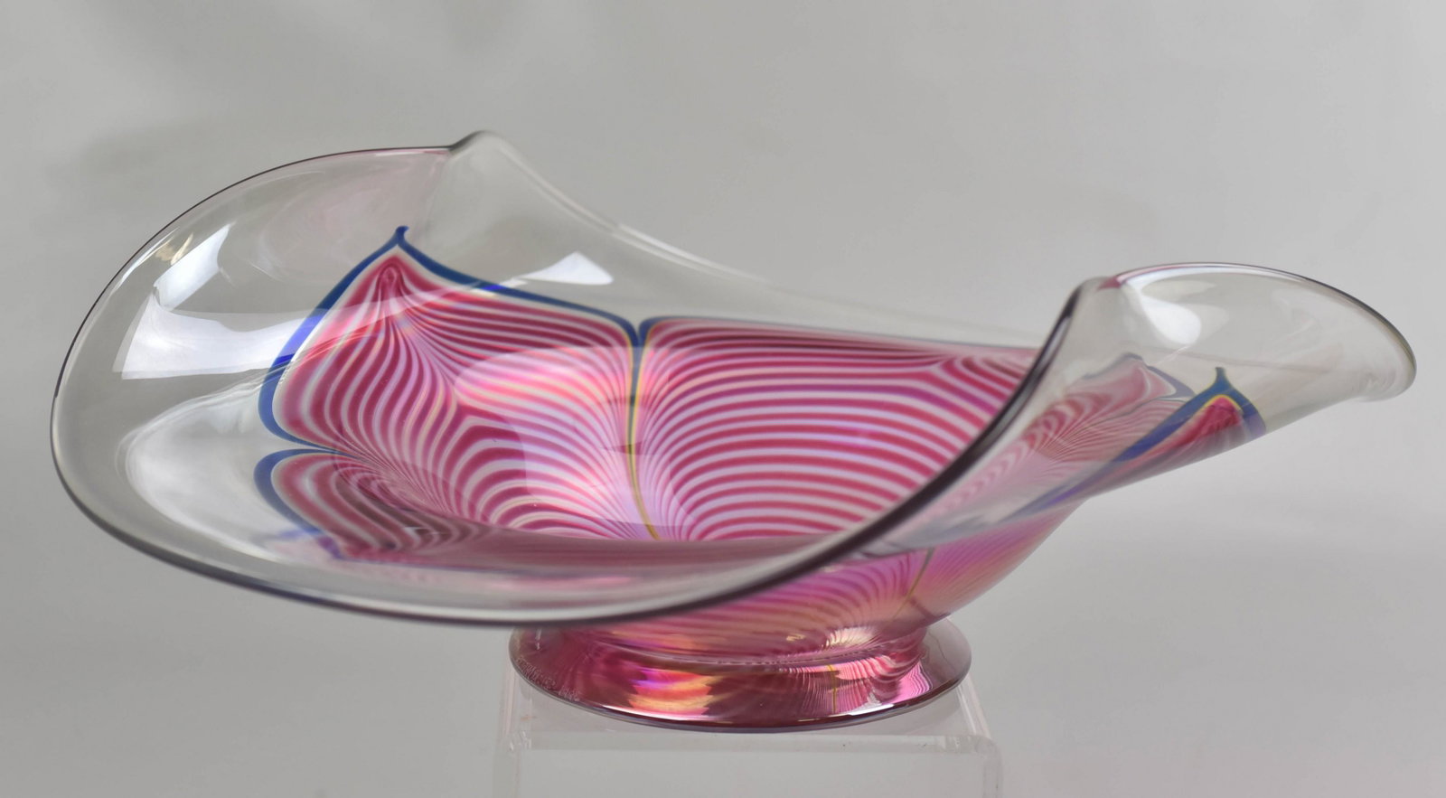 Stuart Abelman Pink and Blue Feather Bowl: Stuart Abelman Pink and Blue Feather Bowl Signed Abelman BL1208y-15 1996 (16-3/4" Dia x 6-1/2" h)