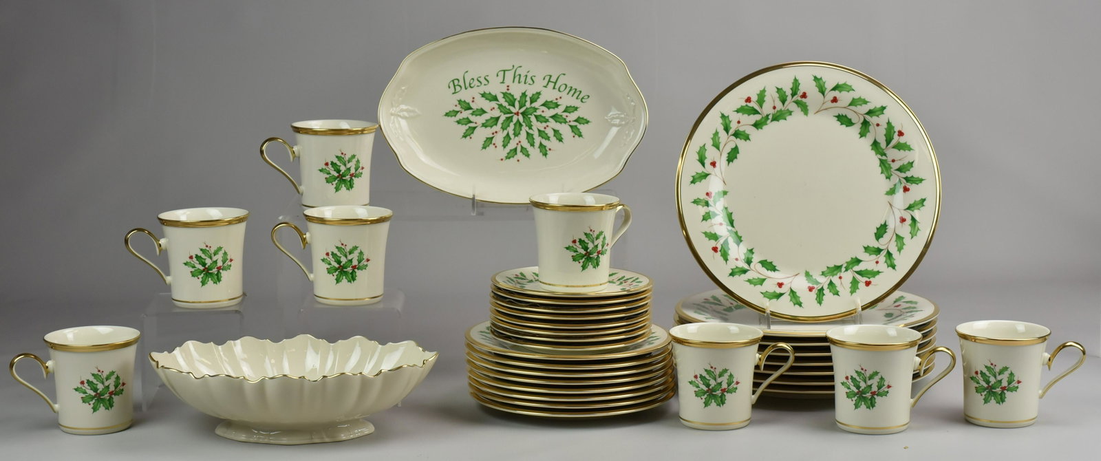 (34) Pcs Lenox Holiday Dinnerware: (34) Pcs Lenox porcelain dinnerware, Holiday holly pattern, c/o 8 dinner plates, 8 salad plates, 8 B&B plates, 8 mugs, 2 oval serving bowls