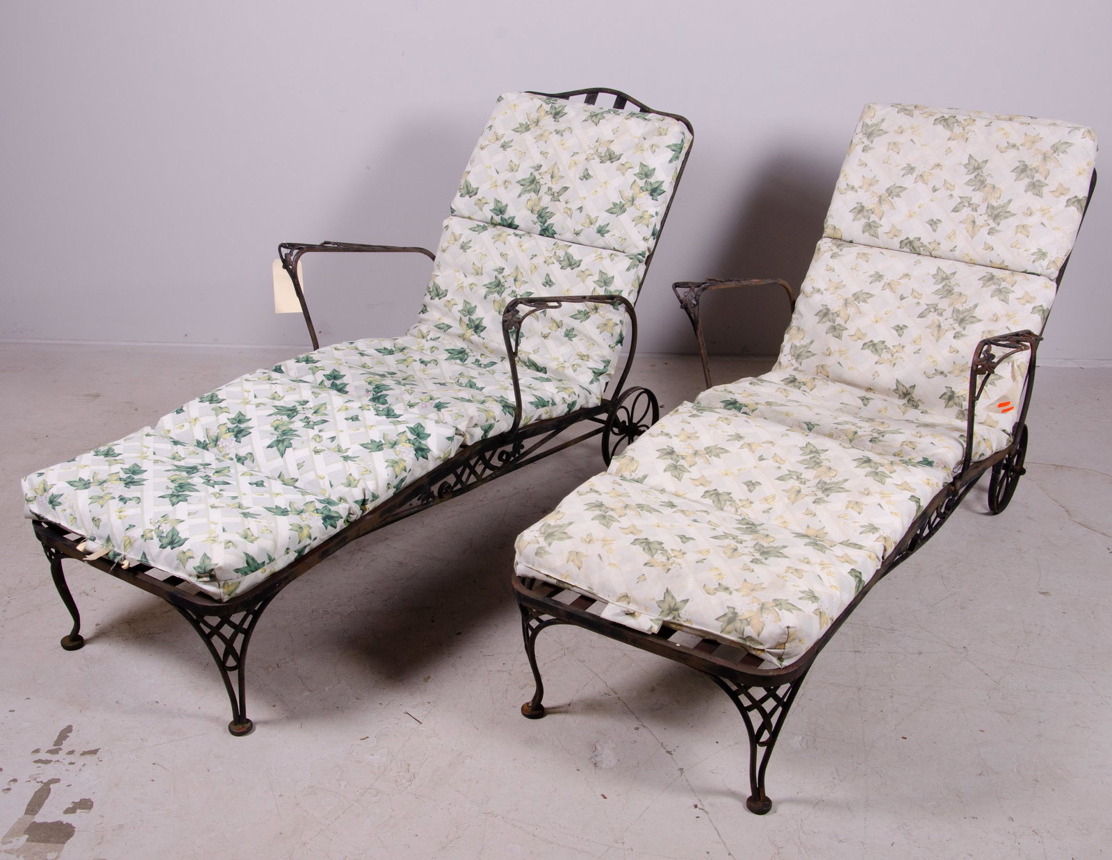 (2) pc Salterini style adjustable chaise lounges: (2) pc Salterini style adjustable chaise lounges, black metal with leaf decoration, 34"h x 49"l