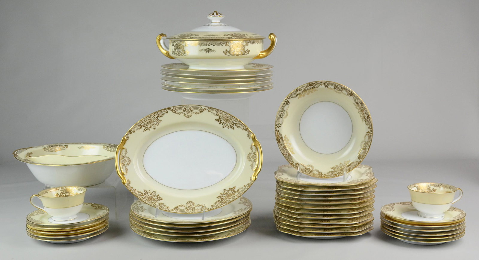 (40) Pcs Noritake Mayfield Gainford Dinnerware: (40) Pcs Noritake porcelain dinnerware, Mayfield & Gainford patterns, c/o 11 dinner plates, 12 salad plates, 11 B&B plates, 1 soup bowl, 2 teacups, divided serving bowl, oval platter, covered casserol