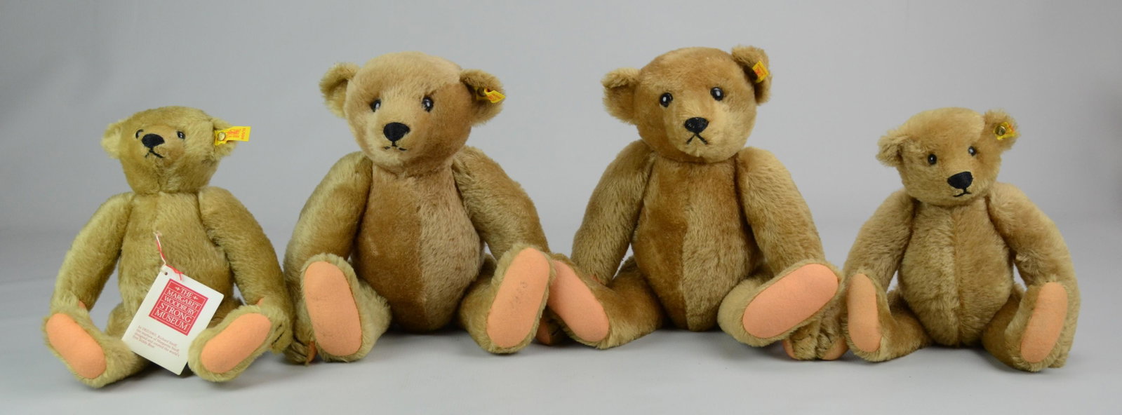 (4) Steiff Bears: (4) Steiff Bears