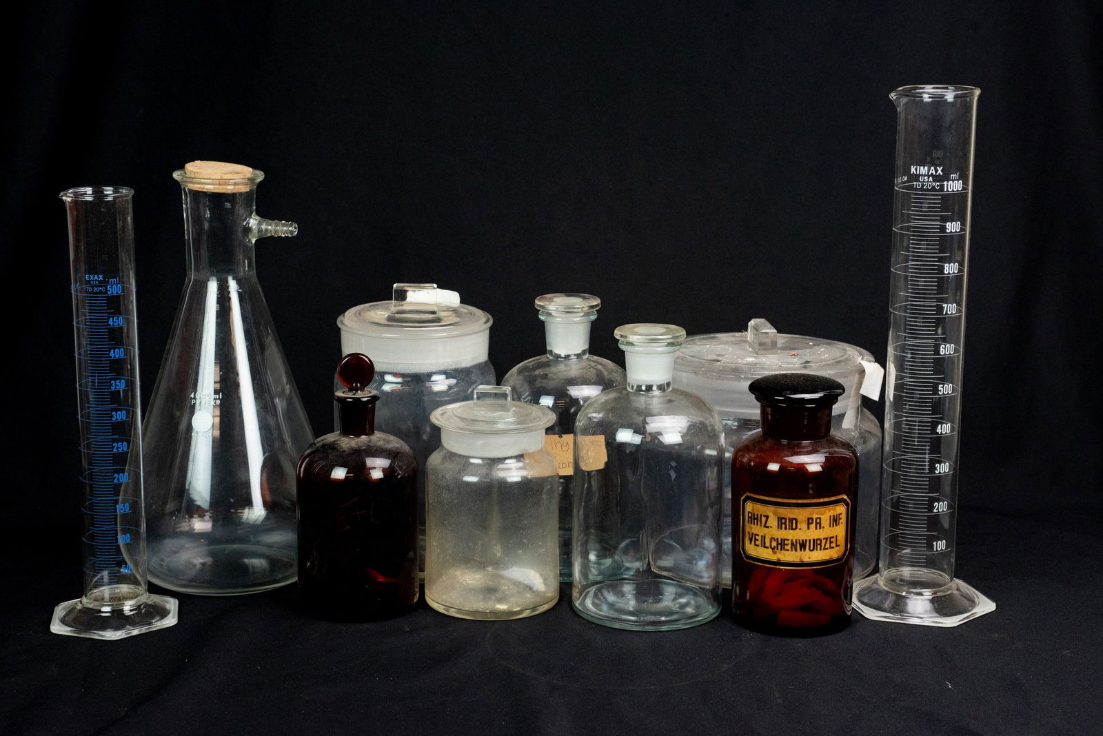 (10) Piece Glass Chemistry Bottles and Beakers (1 of 1)