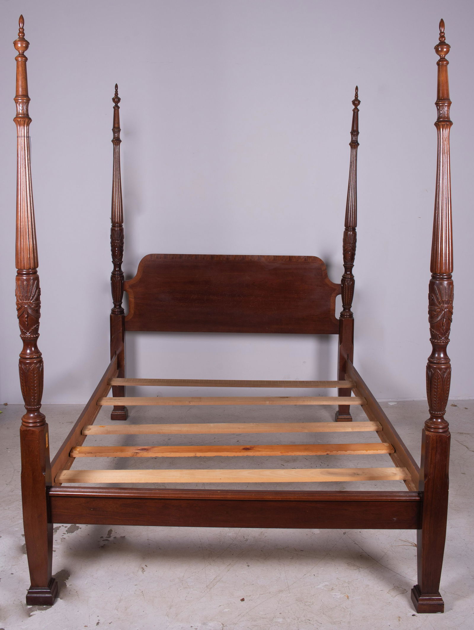 Queen size rice carved mahogany 4-poster bed: Queen size rice carved mahogany 4-poster bed, 88" h x 63" w
