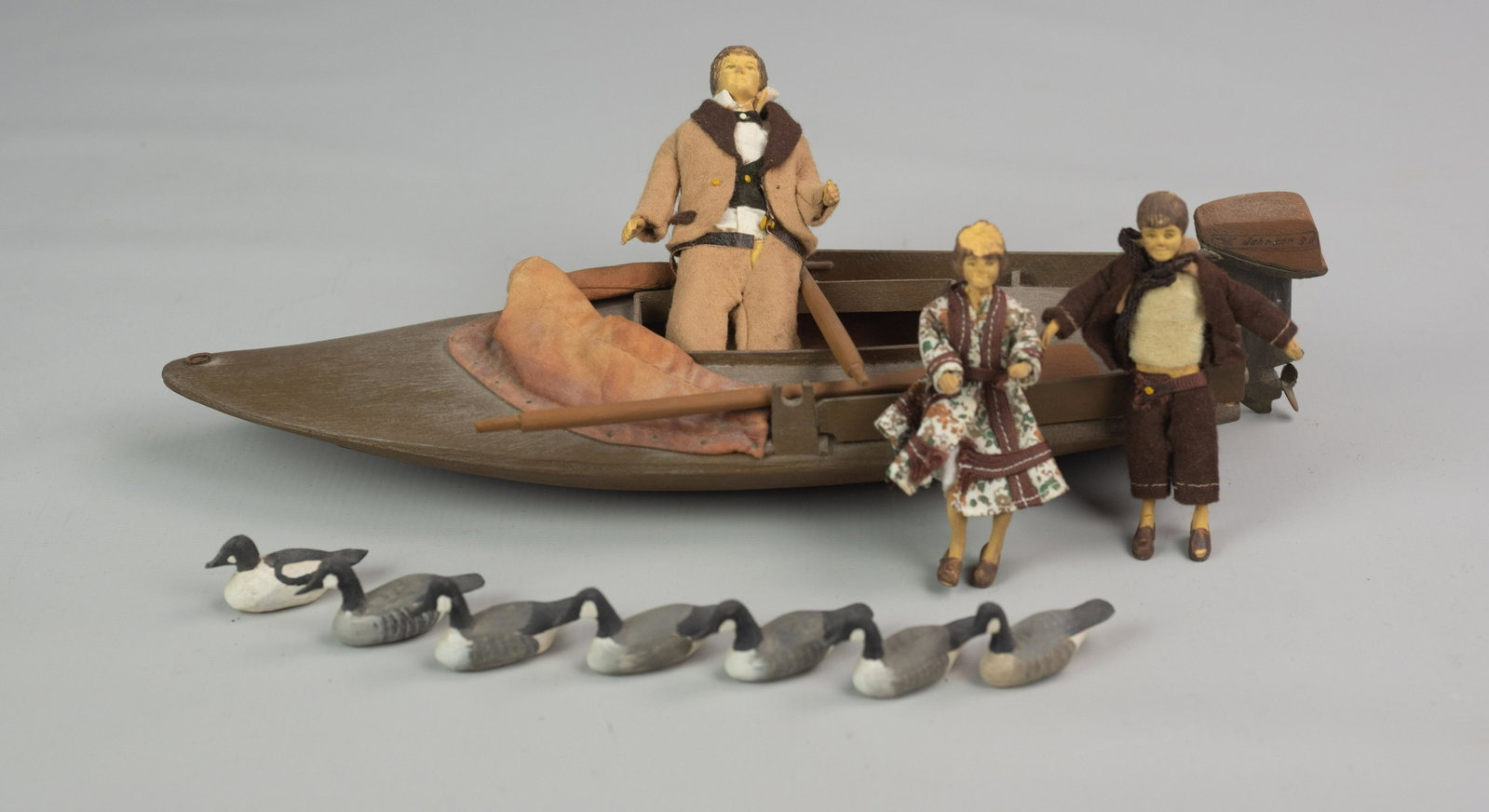 Dollhouse Miniatures: Dollhouse miniatures, c/o carved wood speedboat (13-1/2" l), 7 duck decoys (2" l), 3 figures (tallest 5-1/2")