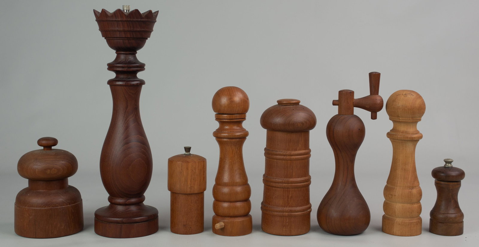 (8) Turned Wood Pepper Mill Grinders & Shaker: (8) Turned wood pepper mill grinders, including Dansk, Park Green & Co, Galatix, Peugeot, Denmark grinder & shaker, tallest 12"