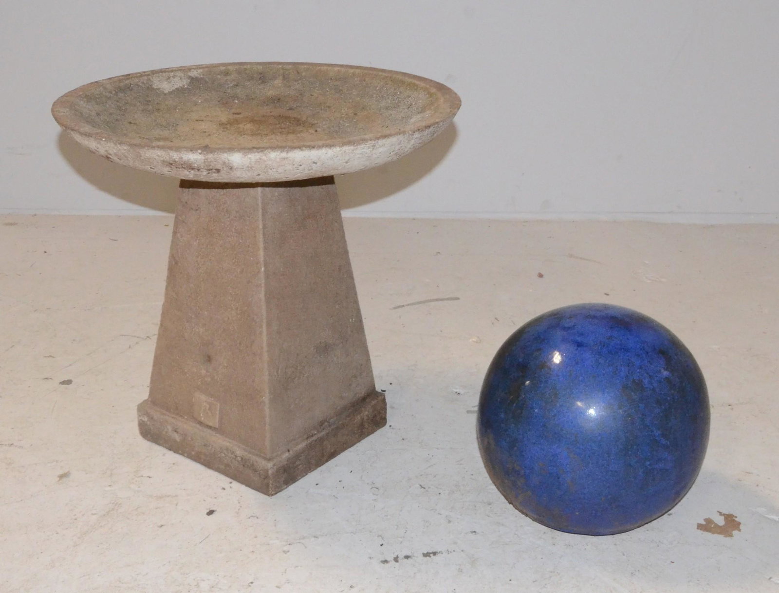 Cement birdbath, pottery indigo garden decoration: Cement birdbath, along with pottery indigo garden decoration, bird bath 19"h x 21"diameter