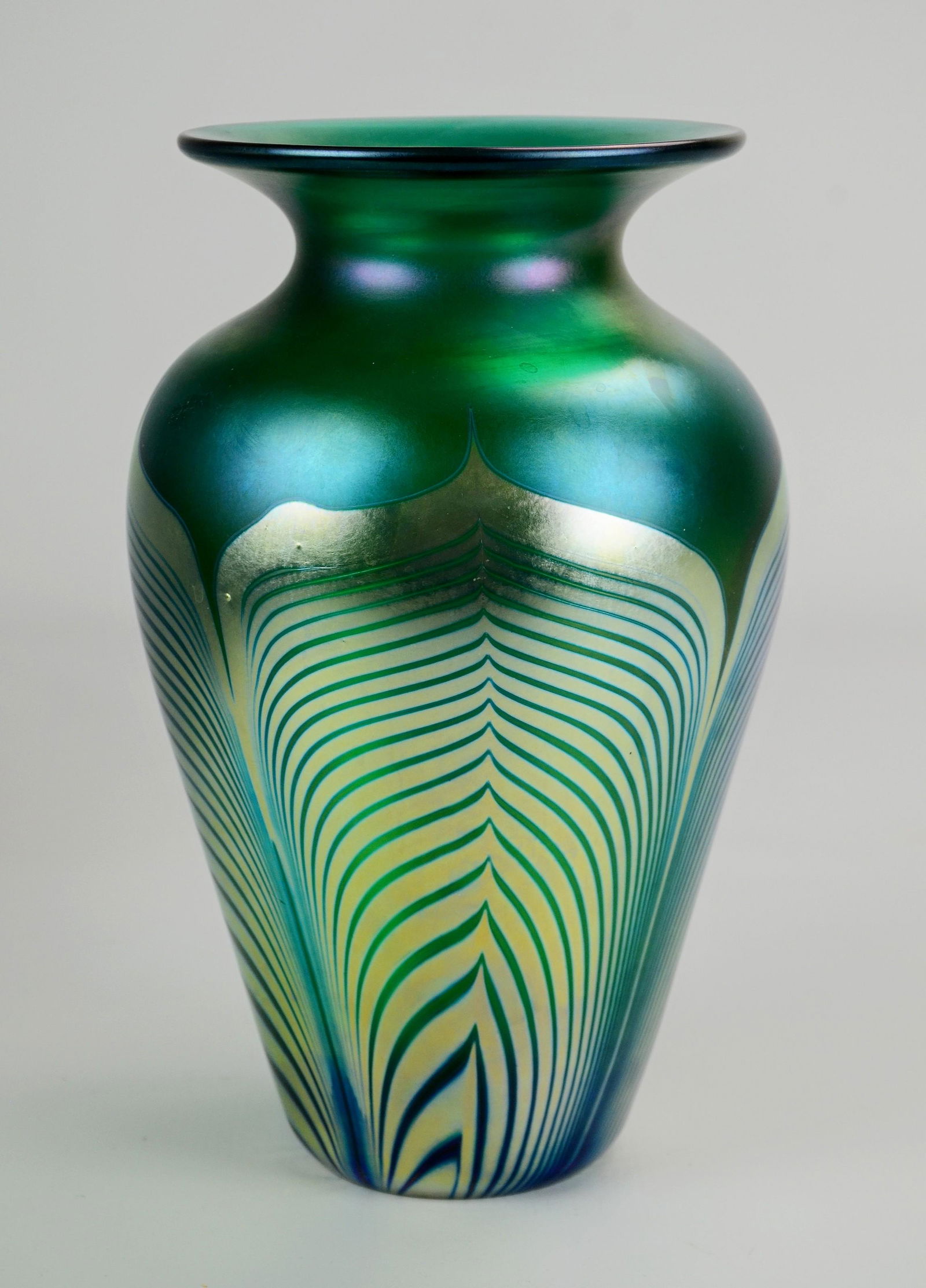 Steven Correia Art Glass Vase - Jan 07, 2020 | William Bunch Auctions