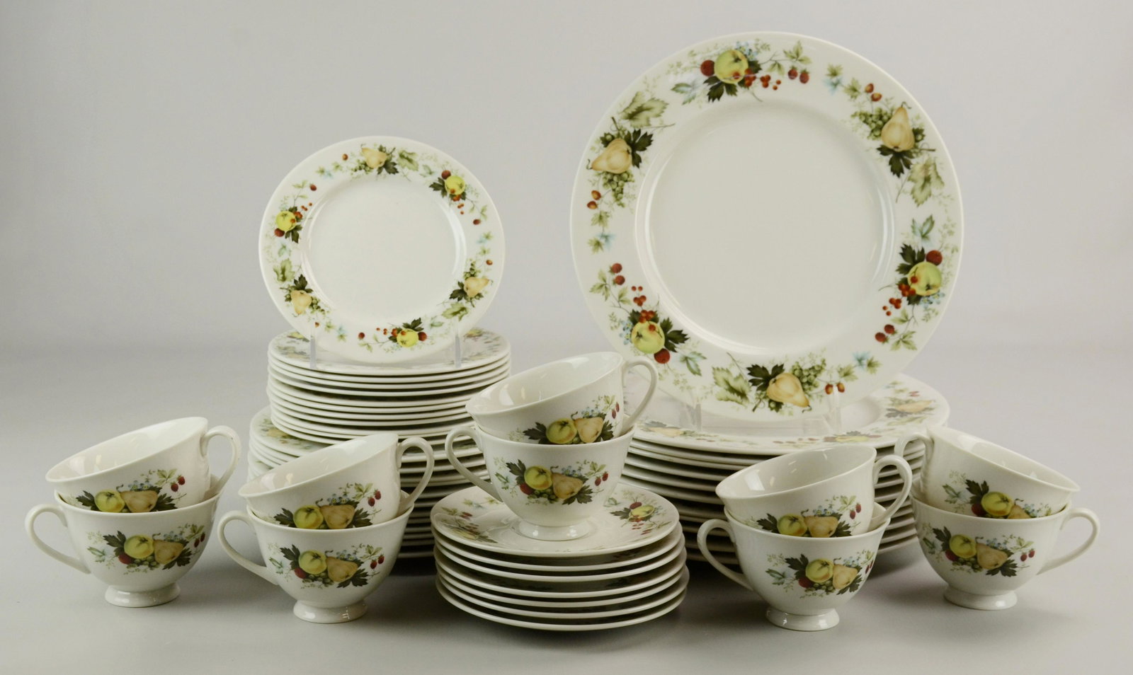 (53) Pcs Royal Doulton Miramont Dinnerware: (53) Pcs Royal Doulton porcelain dinnerware, Miramont pattern, c/o 12 dinner plates, 12 salad plates, 12 B&B plates, 10 teacups, 7 saucers