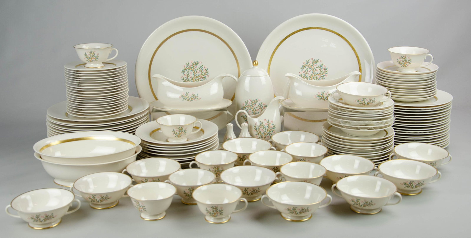 (125) Pcs Franciscan Fremont Dinnerware: (125) Pcs Franciscan China porcelain dinnerware, Fremont pattern, c/o 15 dinner plates, 11 dessert plates, 19 salad plates, 20 B&B plates, 8 fruit bowls, 8 soup bowls, 12 cream soup bowls, 10 teacups,
