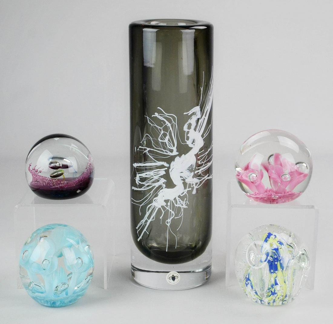 (5) Pieces Art Glass: (5) Pieces art glass c/o Caithness Scotland 'Halloween', unsigned vessel form paperweight, Joe St. Clair pink floral and suspended bubble weight, similarly designed blue floral and suspended bubble we