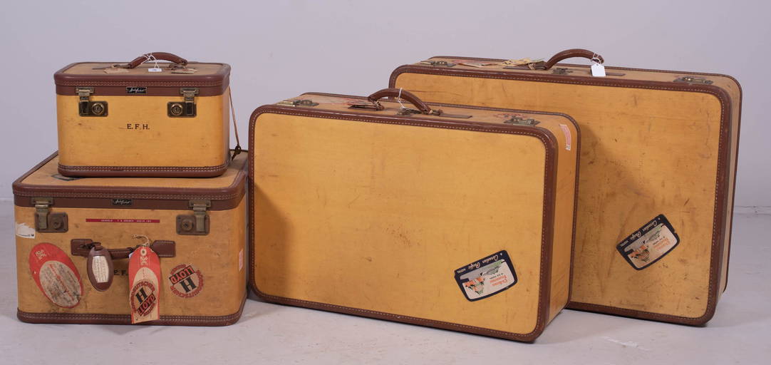 4) Pcs Amelia Earhart Deluxe Luggage