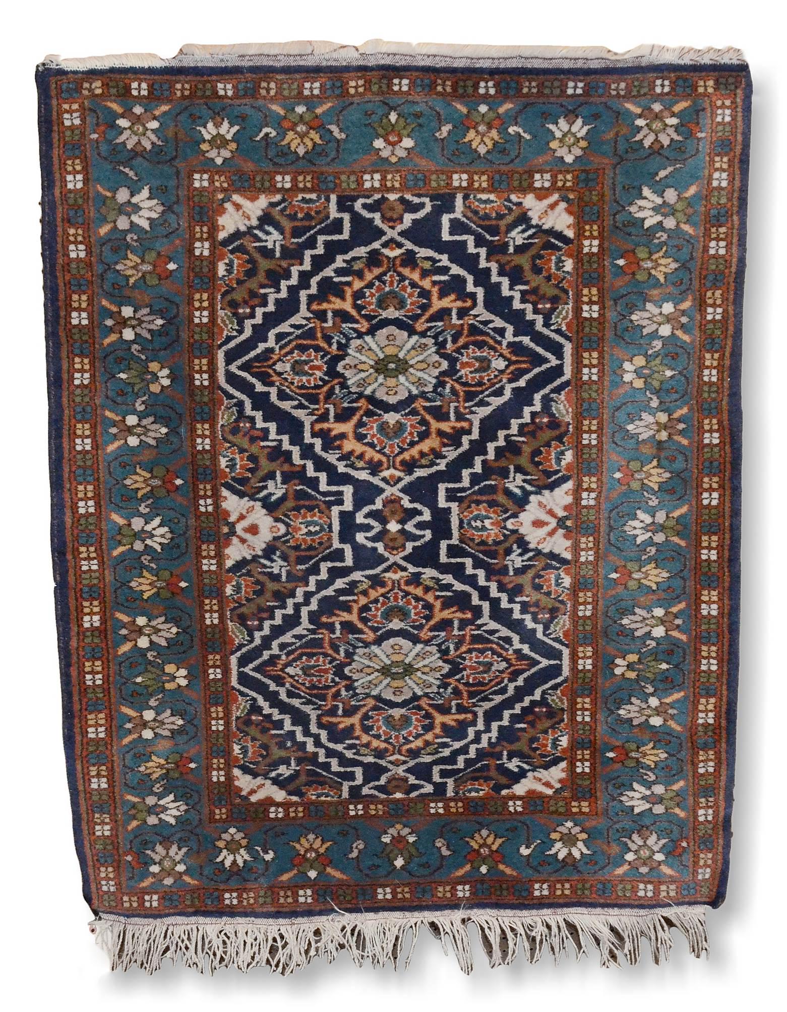 3'6" x 4'4" Turkish throw rug: 3'6" x 4'4" Turkish throw rug, wear to fringe and edges all around, 4" line of discoloration