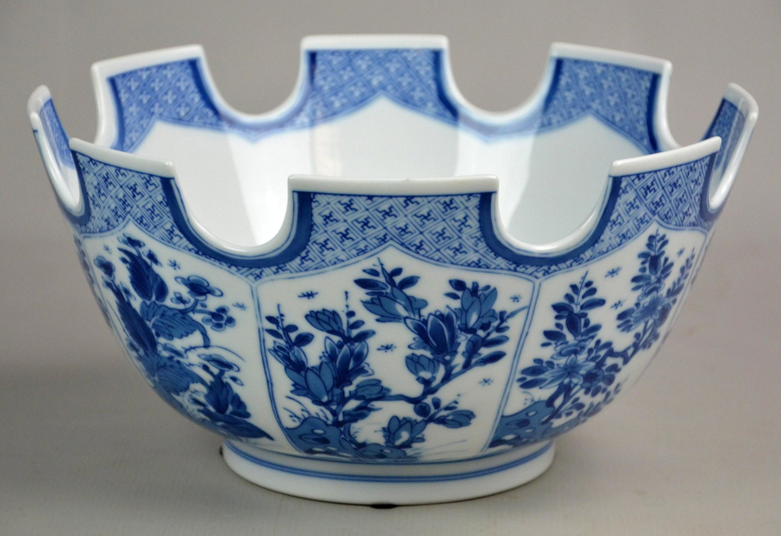 MMA Mottahedeh Monteith bowl: Metropolitan Museum of Art (MMA) Mottahedeh porcelain bowl, "A Chinese export Monteith bowl made for the English market circa 1720", 12-3/4" dia x 6-1/2" h