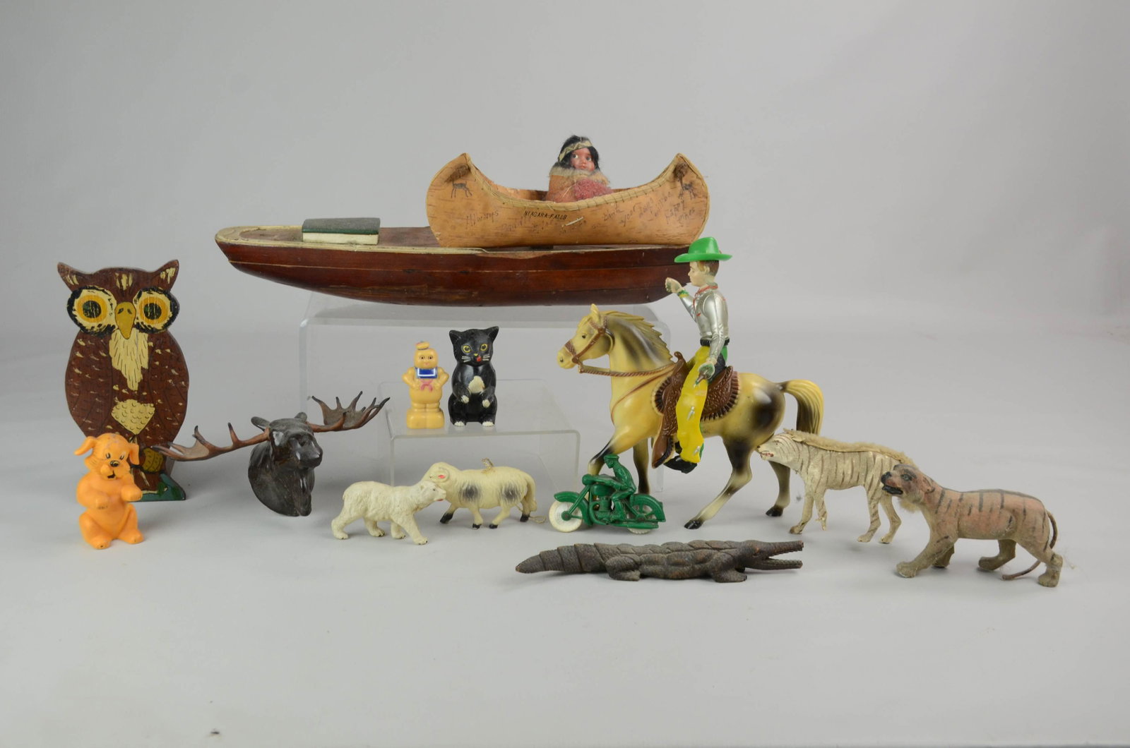 Vintage Toy Animal Grouping: Vintage toy animal grouping c/o plastic cat and dog salt and pepper, early tiger figure, similarly designed hyena with damage, made in Japan lamp and polar bear, Stay Puft Marshmallow Man pencil sharp